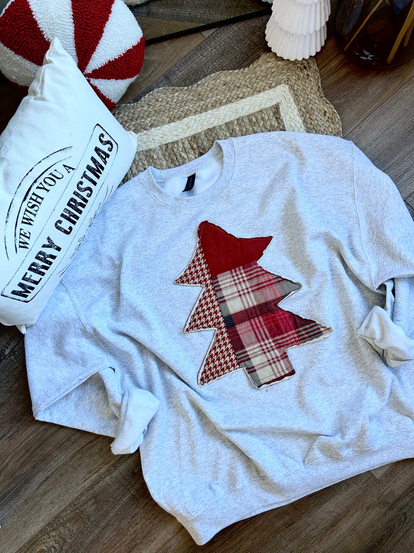 Red Tree Quilted Patchwork Crewneck | Ash Gray - 2XL